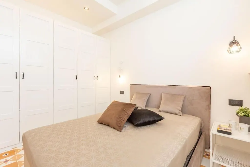 4Fo6 Navigli-Duomo -Yellow Chic Apartment - 밀라노