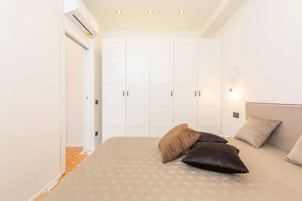 4Fo6 Navigli-Duomo -Yellow Chic Apartment - 밀라노