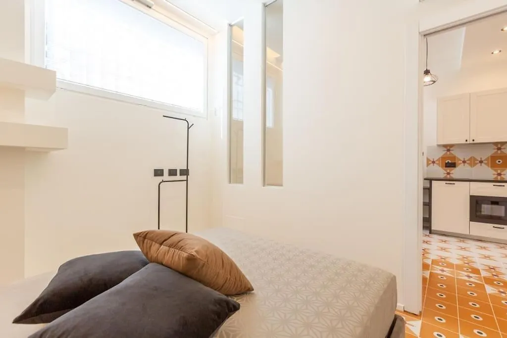 4Fo6 Navigli-Duomo -Yellow Chic Apartment - 밀라노 0*,  이탈리아