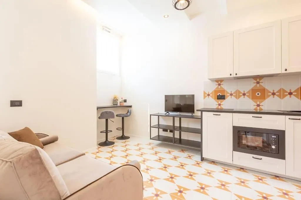 4Fo6 Navigli-Duomo -Yellow Chic Apartment - 밀라노
