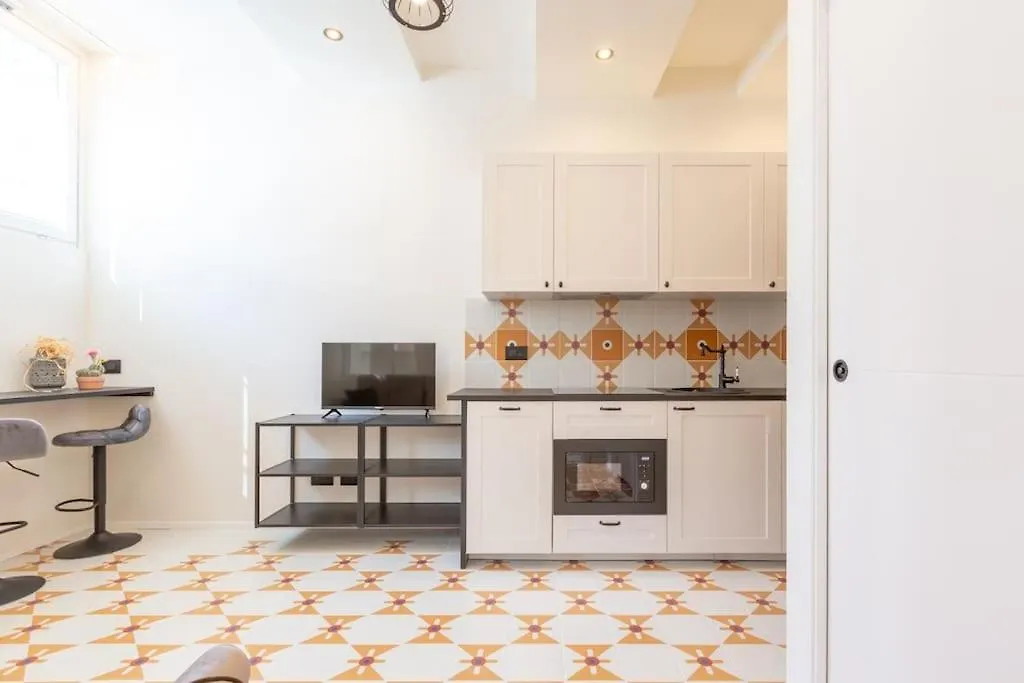 4Fo6 Navigli-Duomo -Yellow Chic Apartment - Milano 0*,  Italia